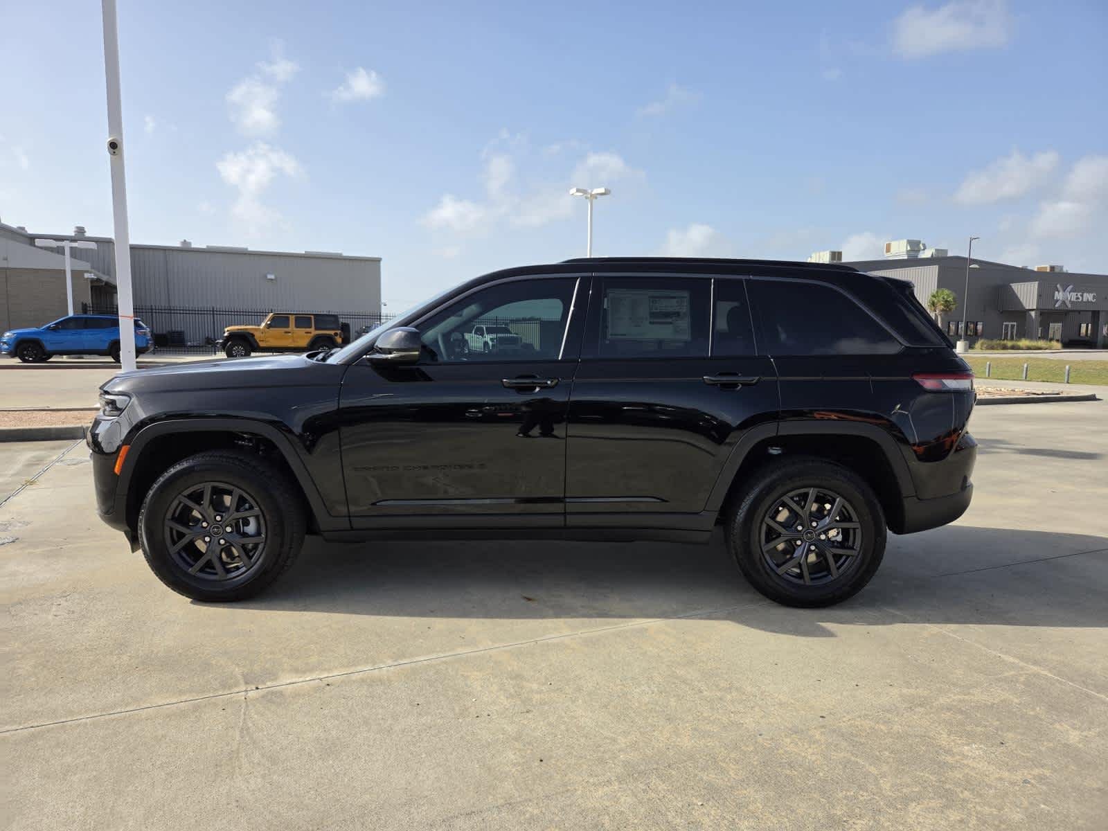 New 2027 High-Gloss Black Paint Jeep Laredo Altitude image 2