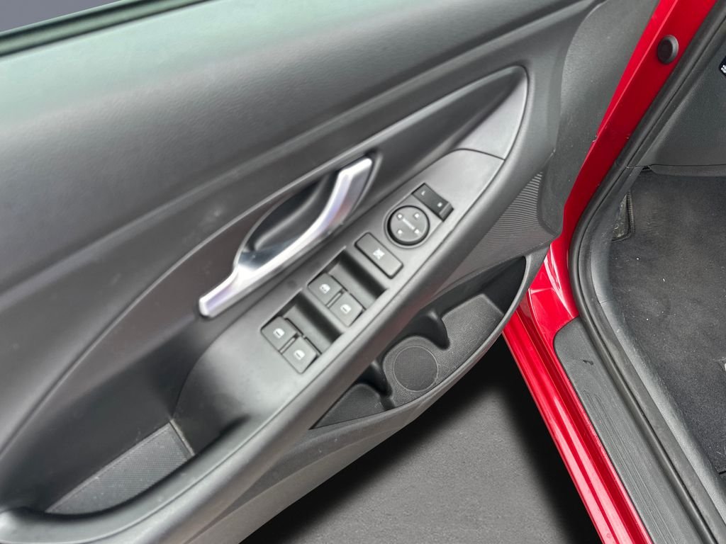Used 2018 Red Hyundai Sport image 18