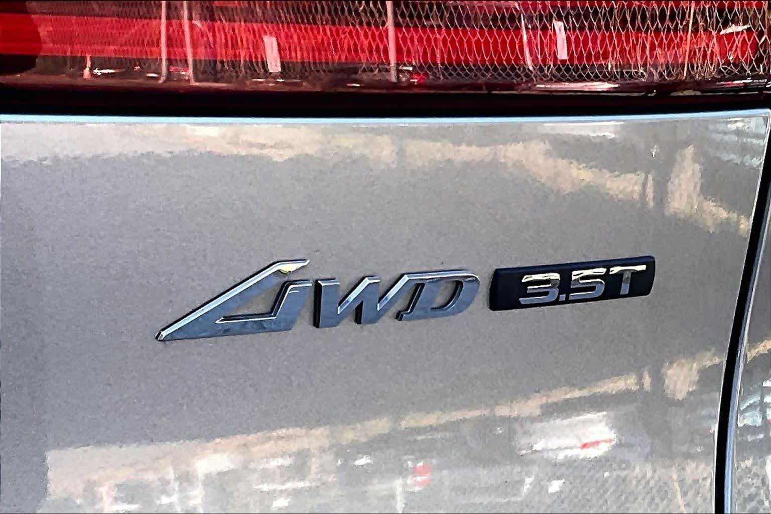 Used 2022 Savile Silver Genesis 3.5T Sport image 10