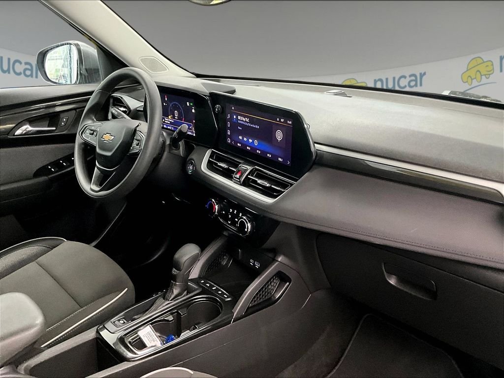 Used 2025 Sterling Gray Metallic Chevrolet LT image 14