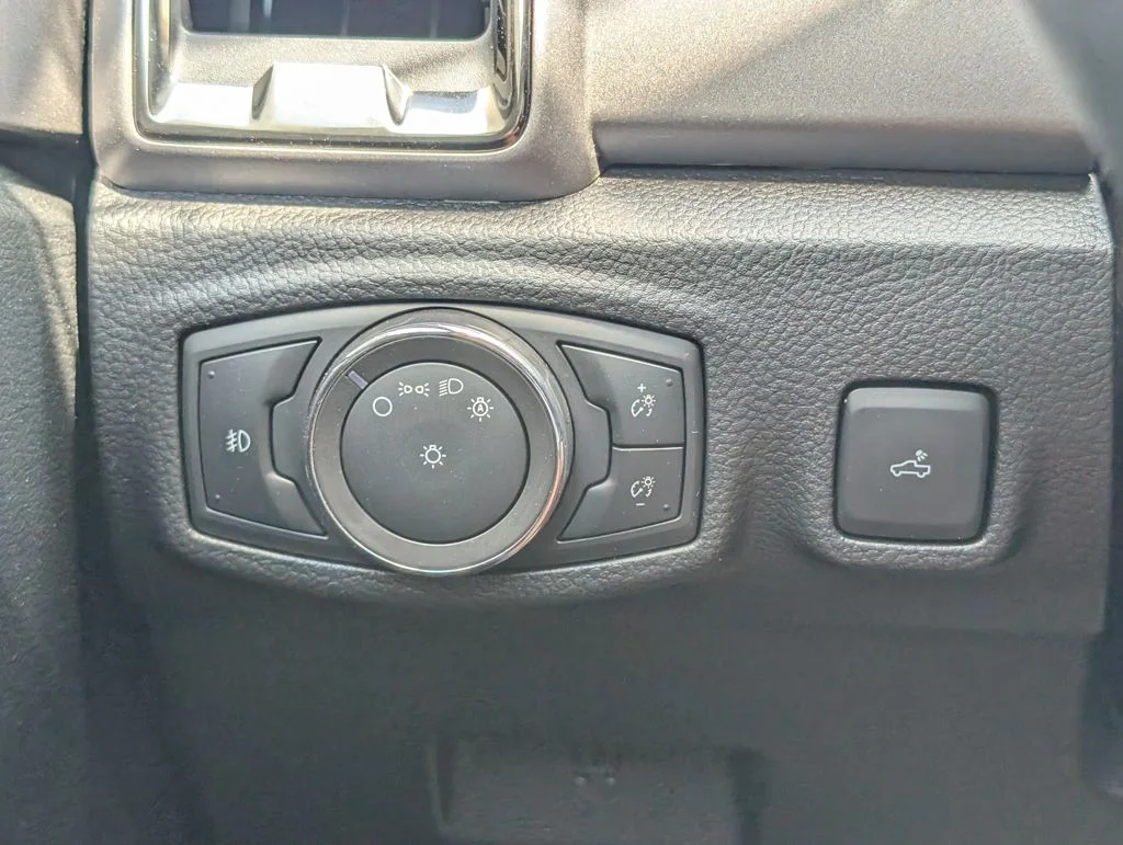 Used 2022 Black Ford XLT image 30