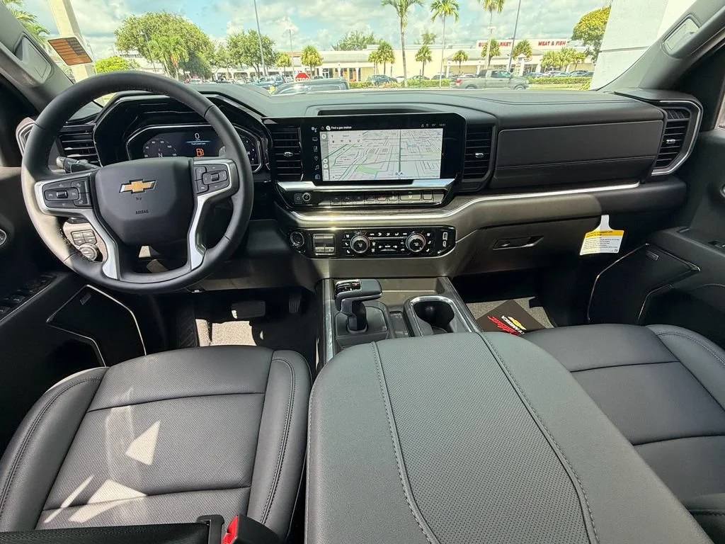 2025 Chevrolet Silverado 1500 LTZ - Photo 13