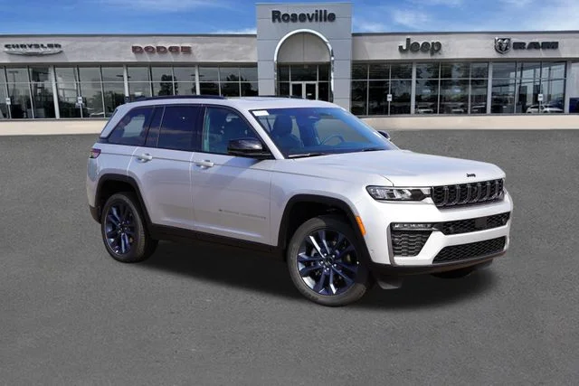 New 2026 Silver Zynith Exterior Paint Jeep Limited image 1