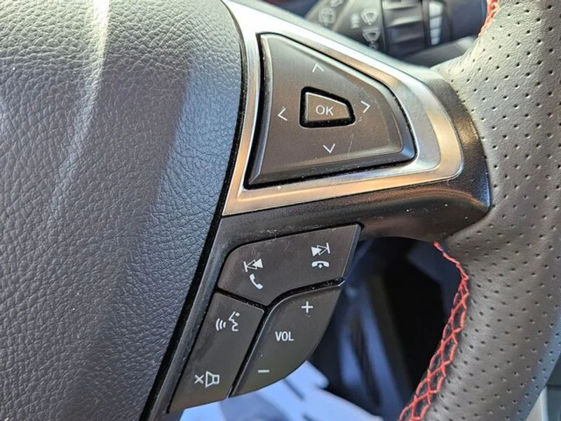 Used 2024 Agate Black Metallic Ford ST-Line image 23