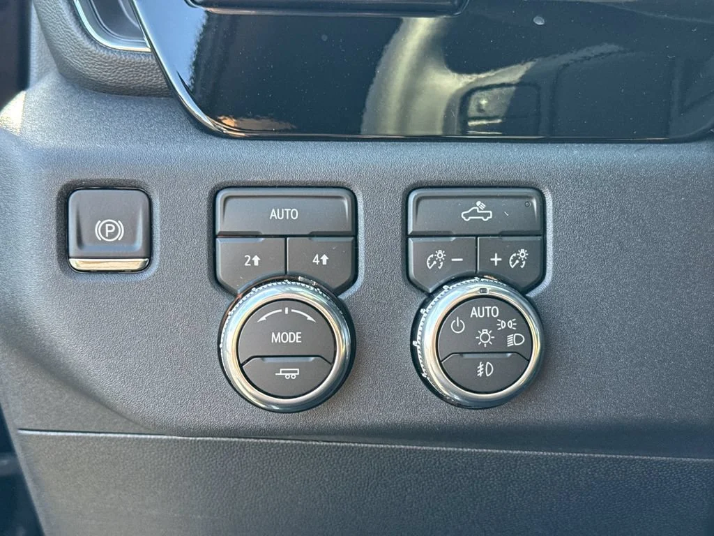 New 2026 Onyx Black GMC Elevation image 19