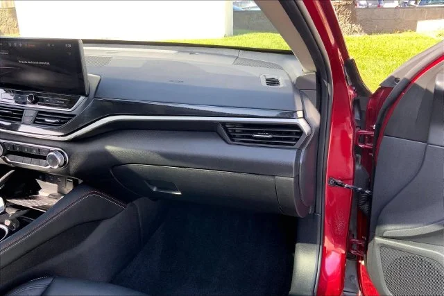 Used 2023 Scarlet Nissan 2.5 SR image 16