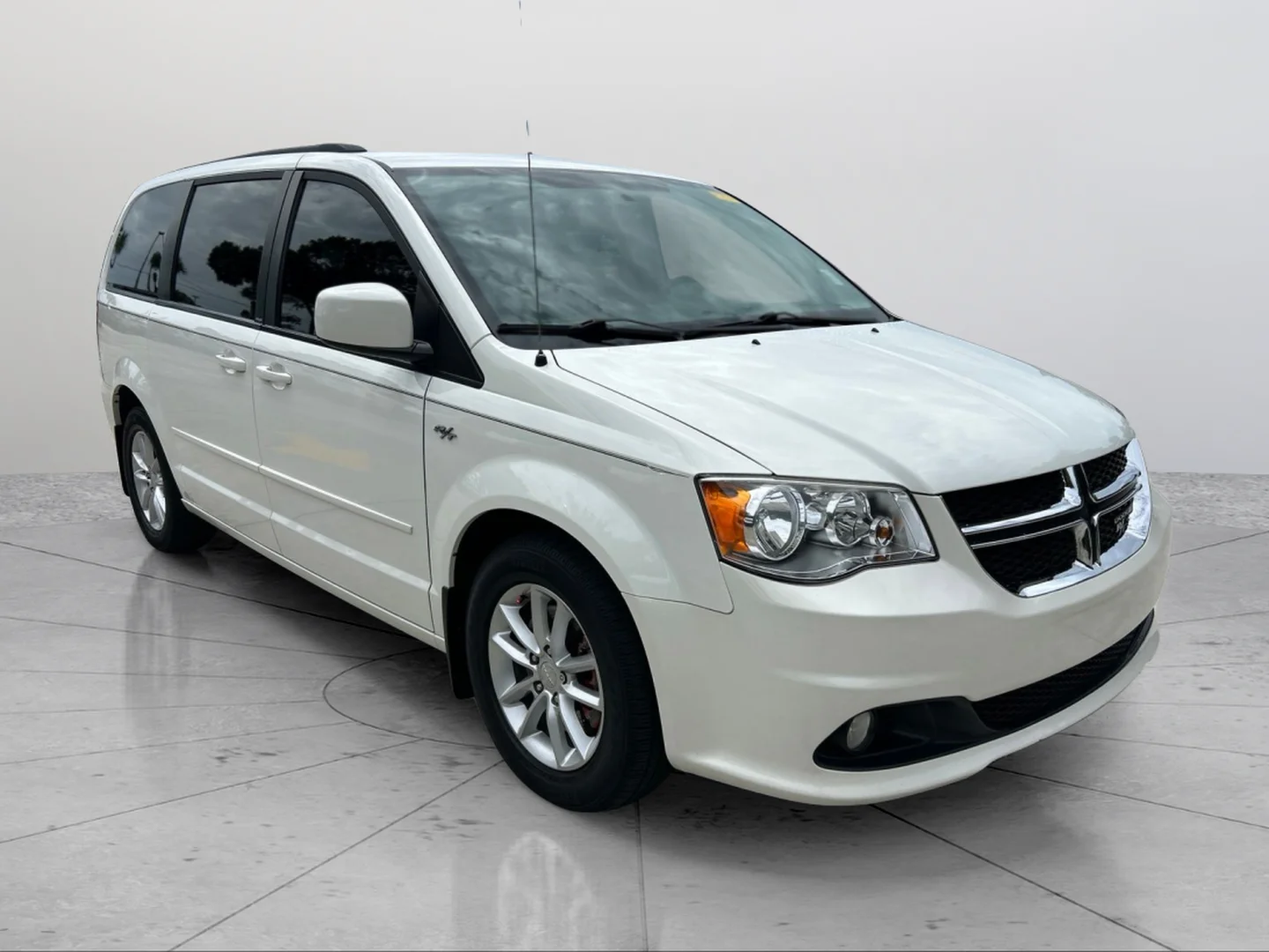 Used 2013 Stone White Dodge SXT image 22