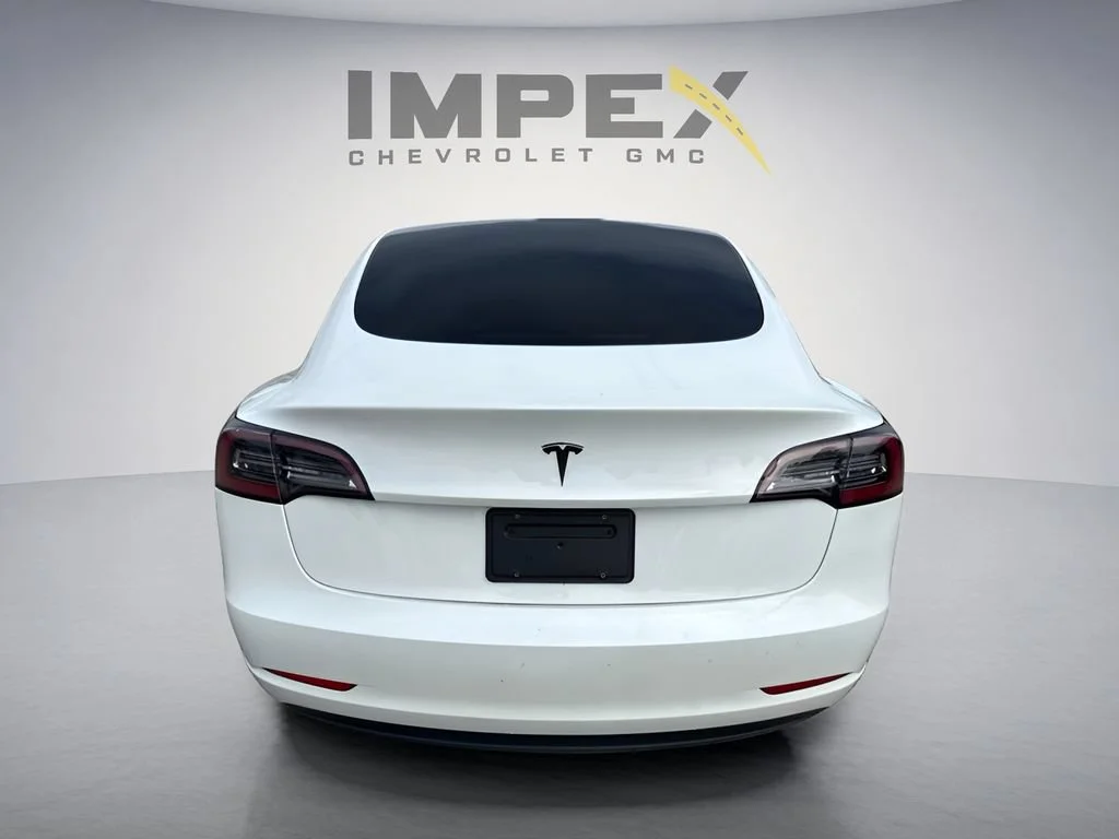 Used 2023  Tesla  image 4
