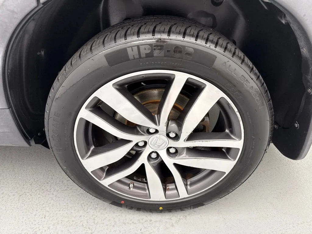 Used 2016 White Honda Touring image 6