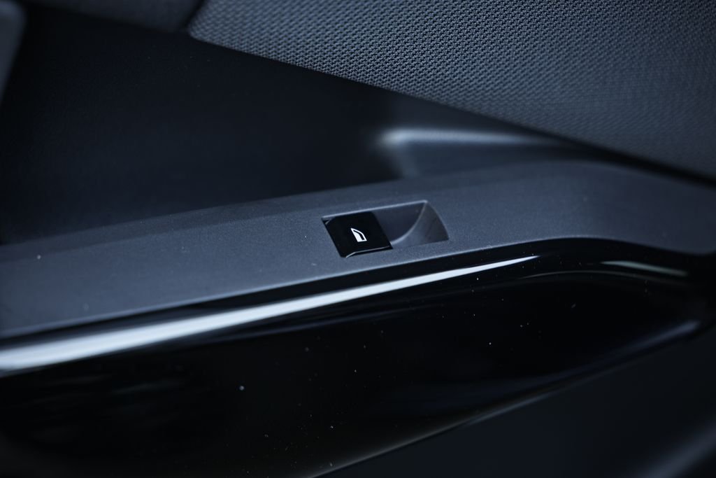 New 2026 Tanzanite Blue II Metallic BMW 30 xDrive image 26