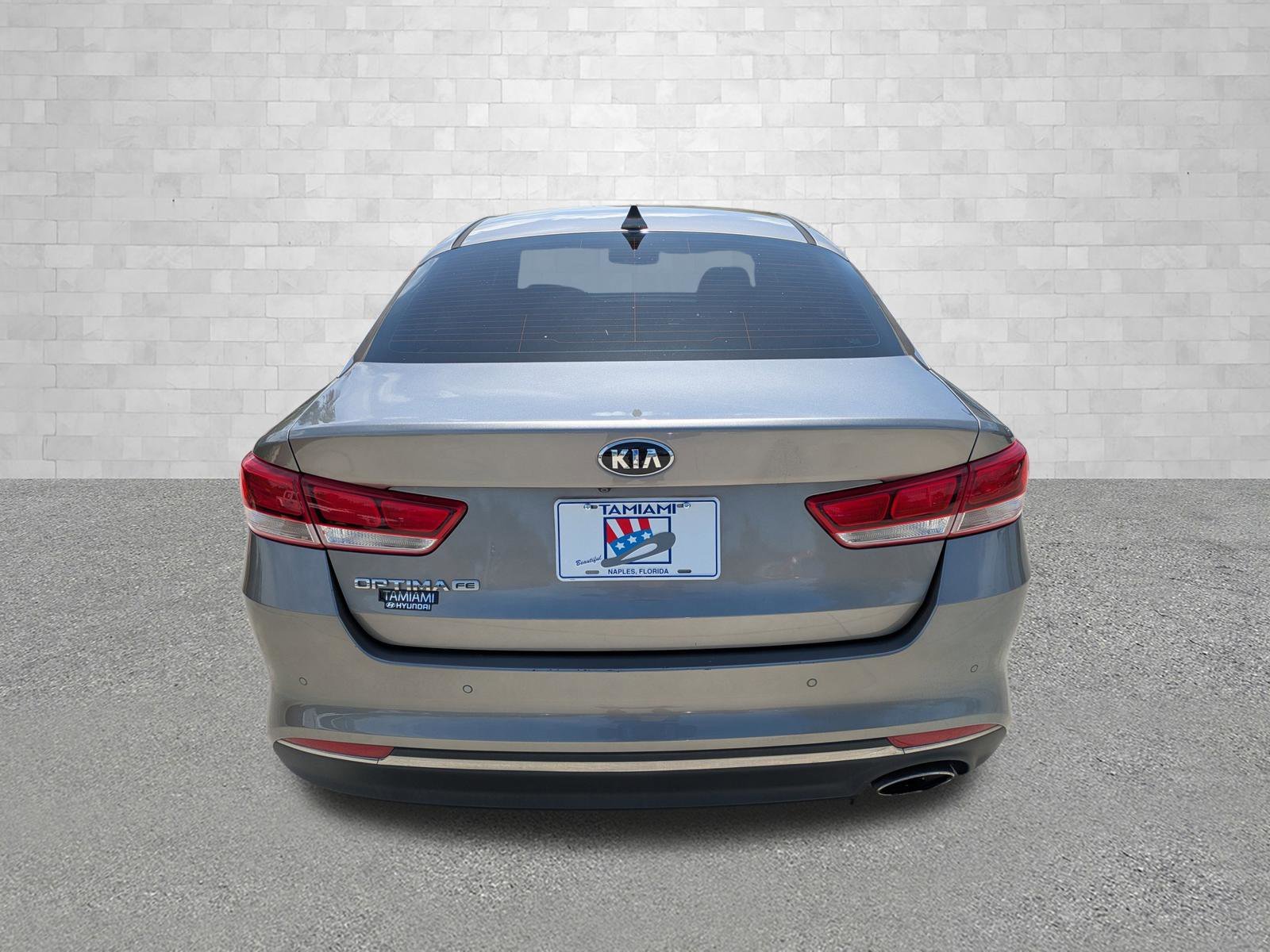Used 2018 Titanium Silver Kia LX image 3