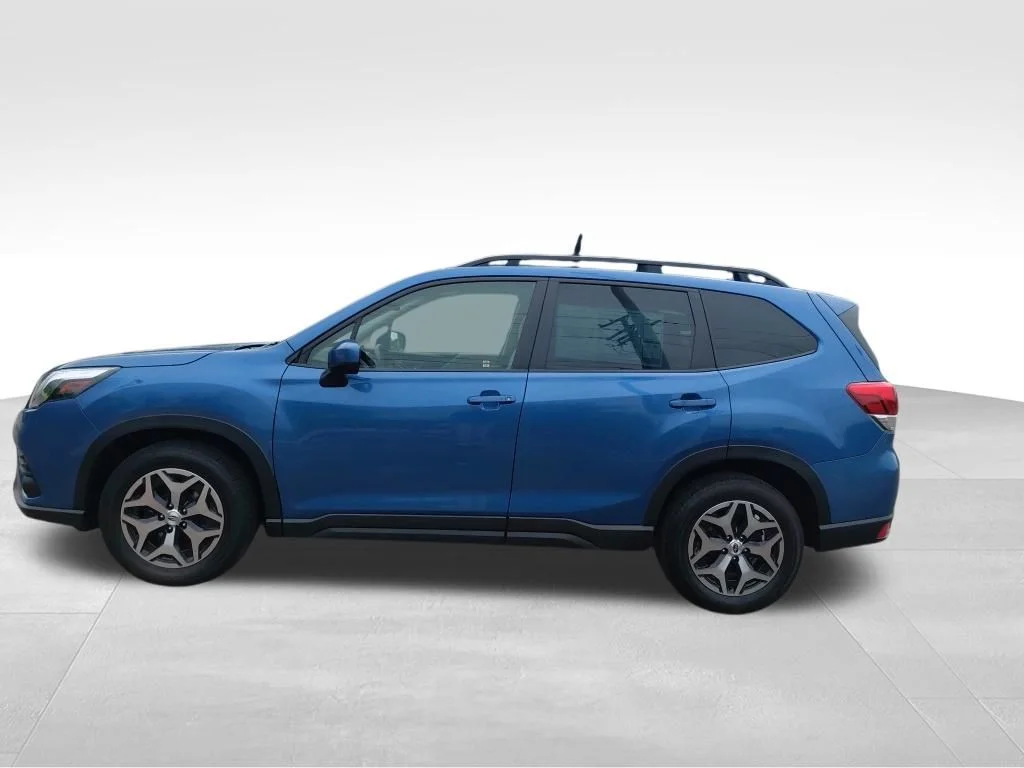 Used 2023 Horizon Blue Pearl Subaru Premium image 18
