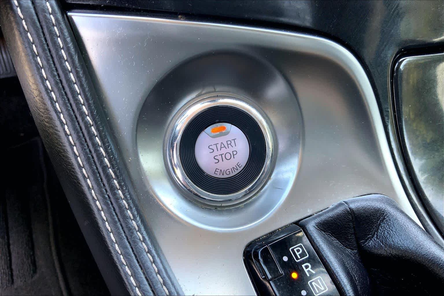 Certified Used 2019 Pearl White Tricoat Nissan Platinum image 33
