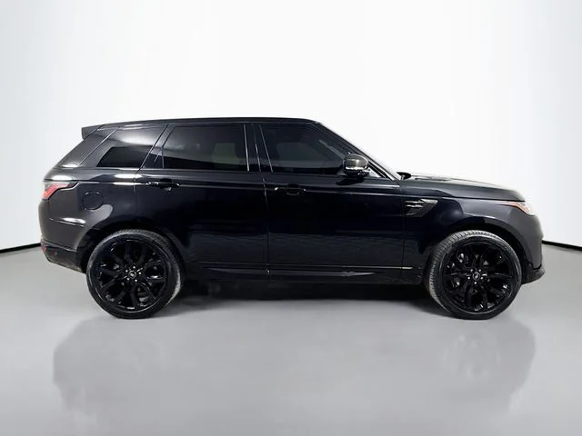 Used 2021 Black Land Rover HSE Silver Edition image 4