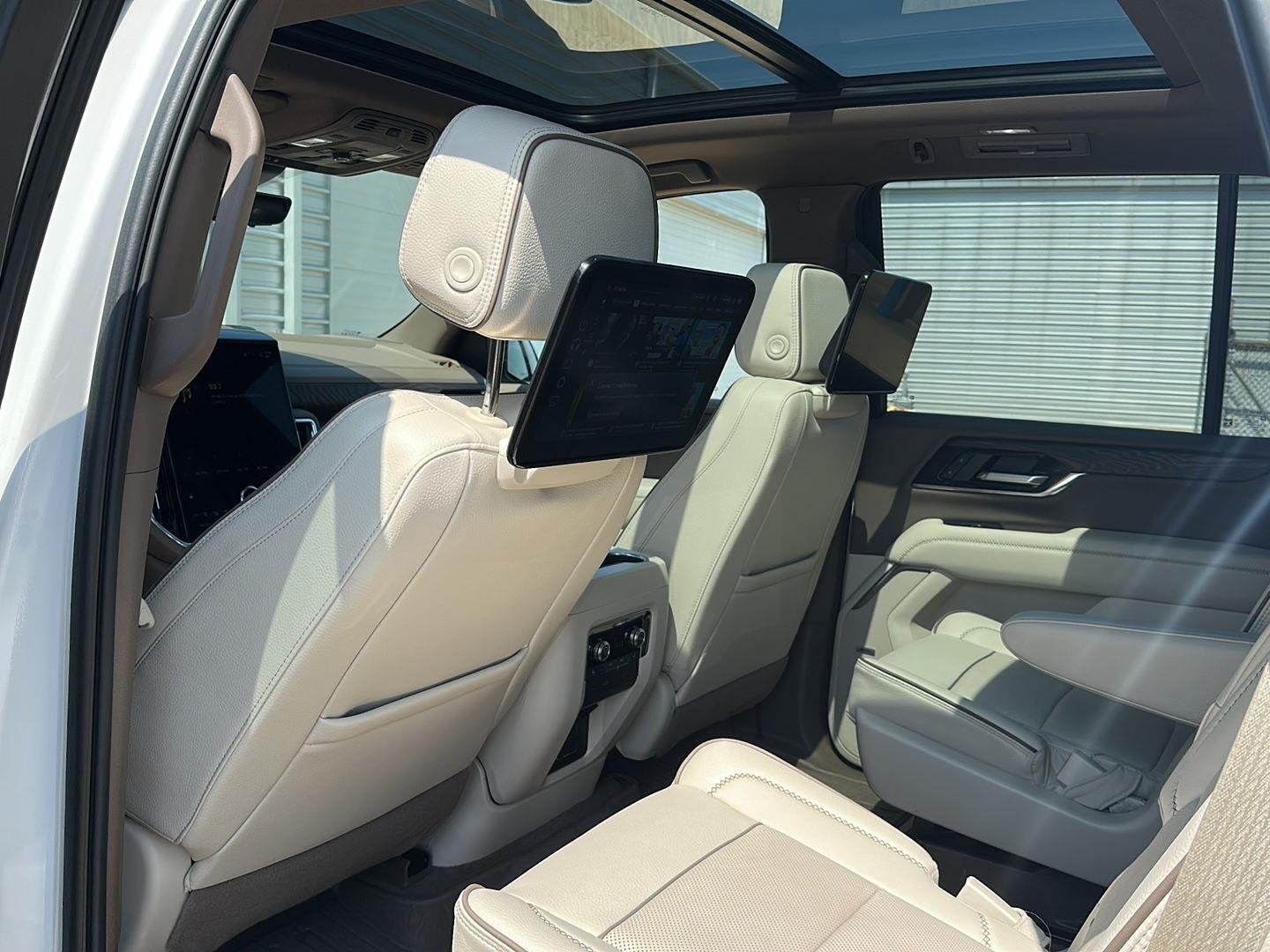 Used 2025 White Frost Tricoat GMC Denali image 6