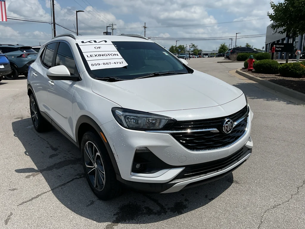 Used 2020 White Frost Tricoat Buick Select image 2
