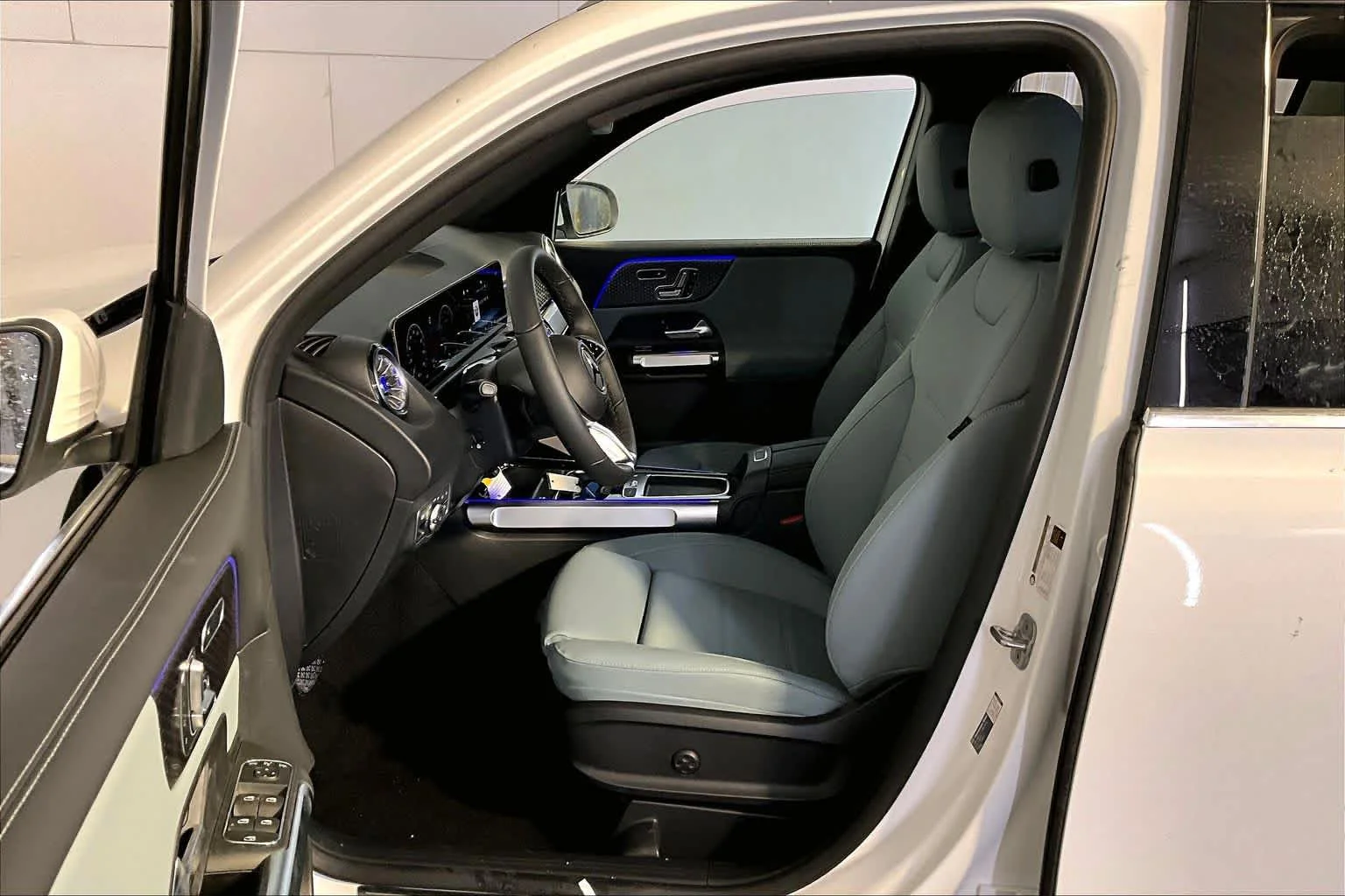 New 2026 Polar White Mercedes-Benz GLB 250 image 13
