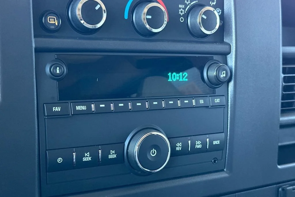 2024 Chevrolet Express Passenger LT - Photo 19