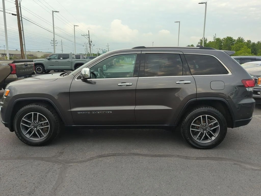 Used 2020 Gray Jeep Limited image 5