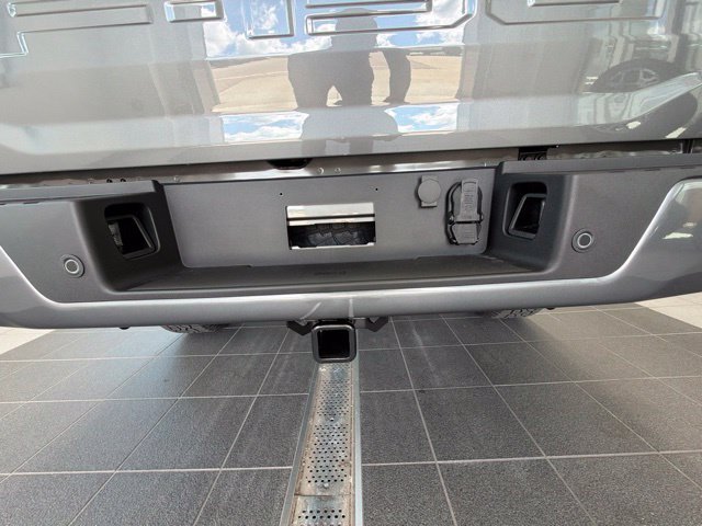 New 2026 Carbonized Gray Metallic Ford XLT image 11