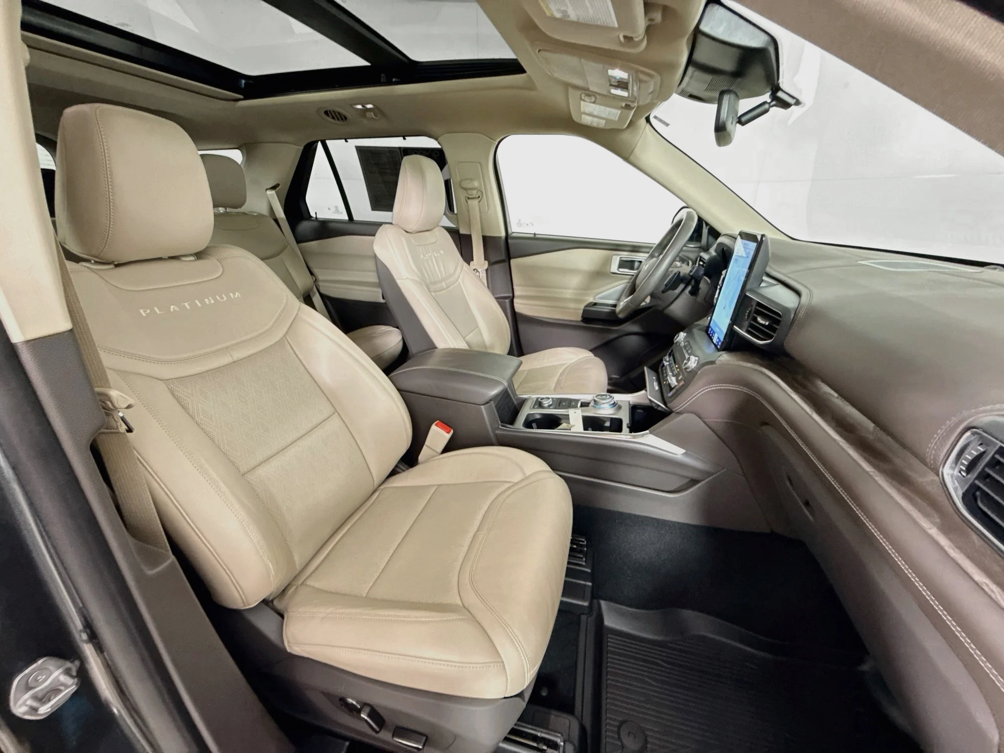 Used 2020 Magnetic Metallic Ford Platinum image 31