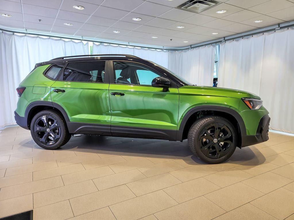 New 2026 Bright Moss Green W/Deep Black Roof Volkswagen 1.5T SE Black image 5