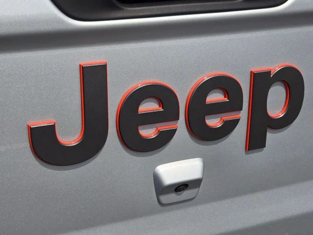 Used 2023 Silver Jeep Mojave image 17
