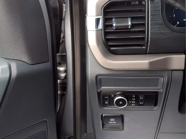 Used 2024  Ford Y image 12