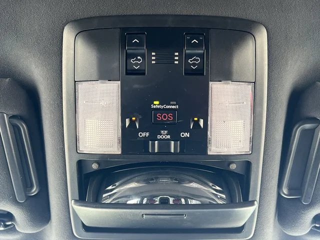 Used 2021  Lexus 460 Luxury image 31