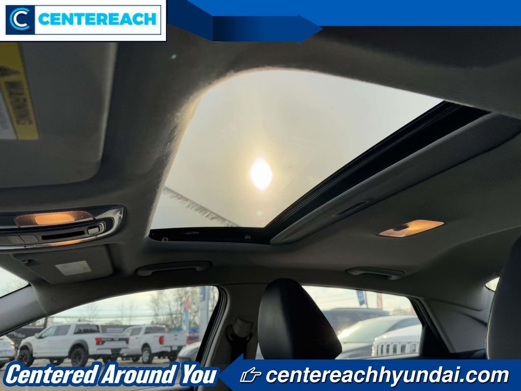2022 Hyundai Elantra Limited - Photo 17