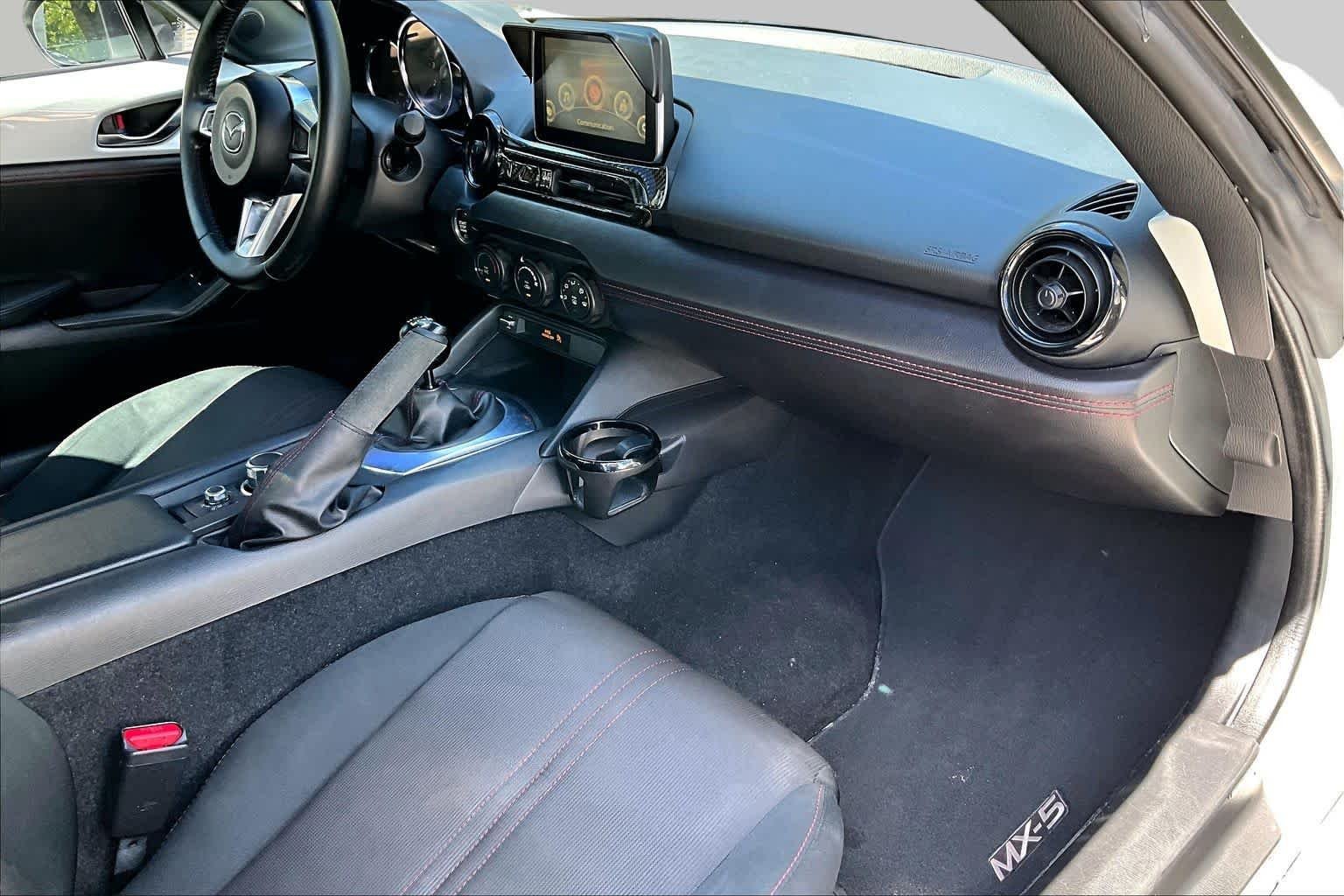 Used 2017 Ceramic Metallic Mazda Club image 18