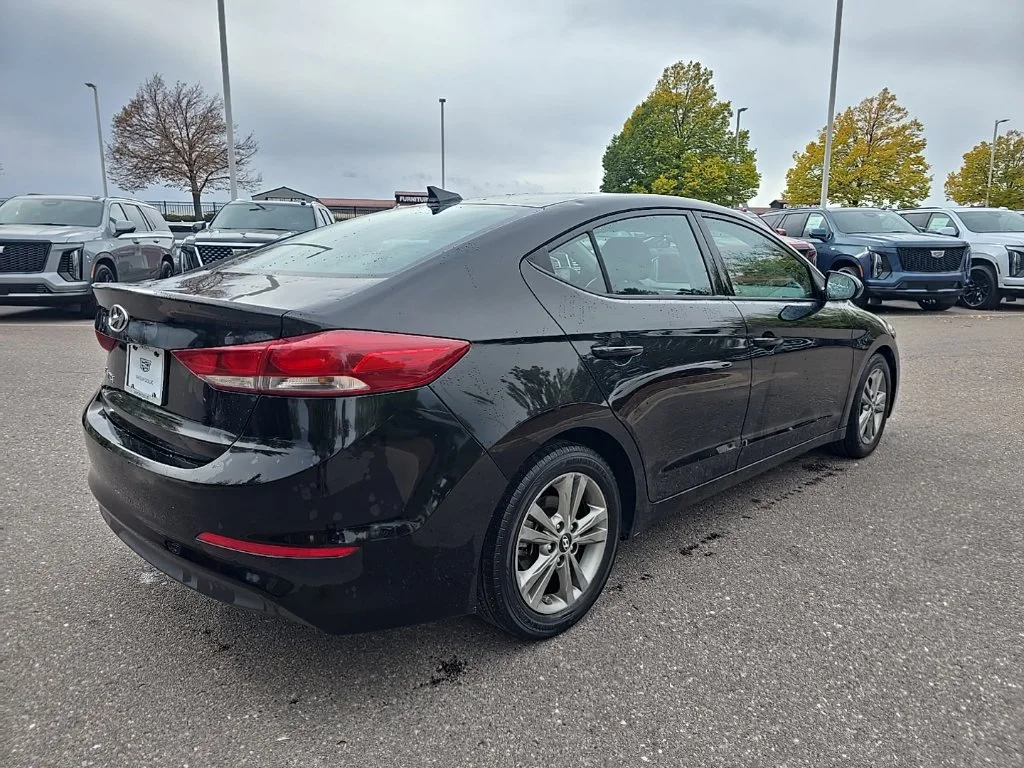 Used 2018 Phantom Black Hyundai SEL image 5