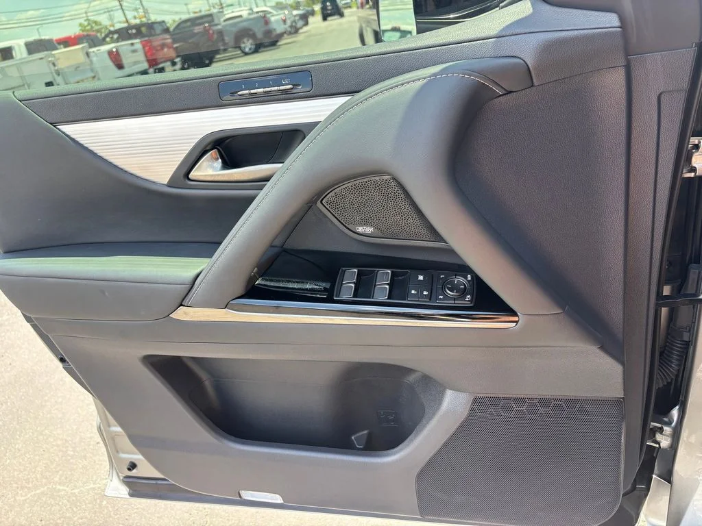 Used 2023 Silver Lexus 600 F SPORT image 22