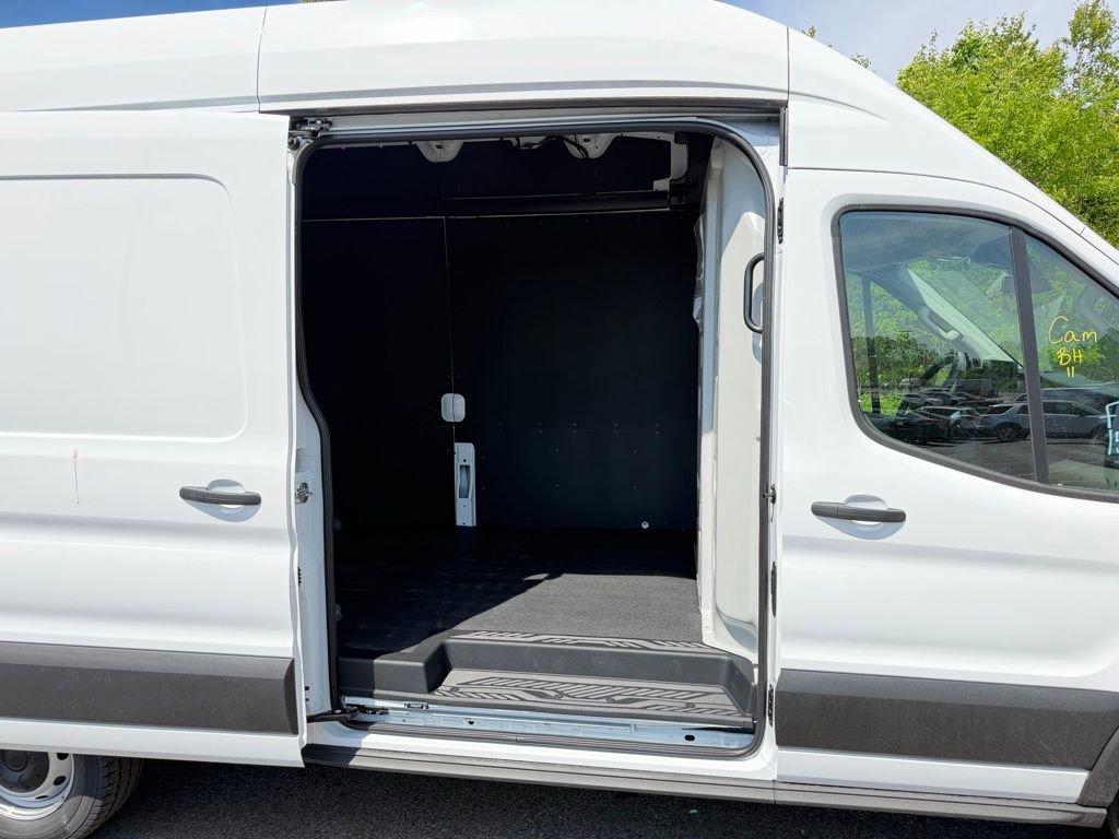 New 2026 Oxford White Ford Cargo Van image 26