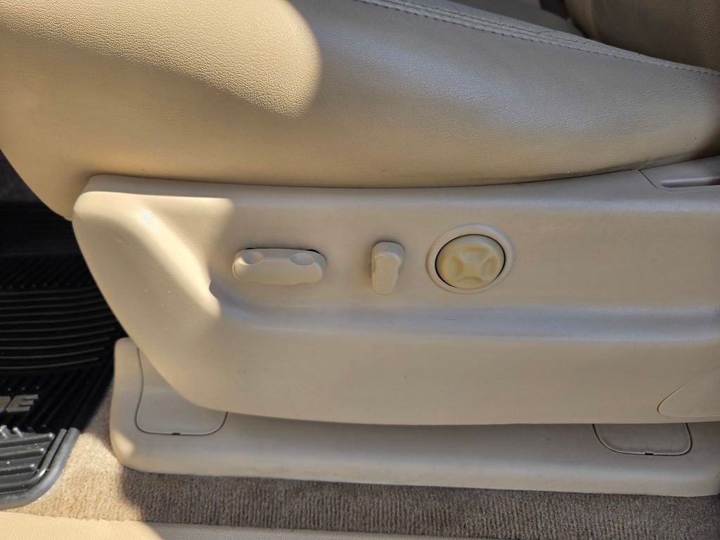 Used 2013 Gray Cadillac Premium image 12