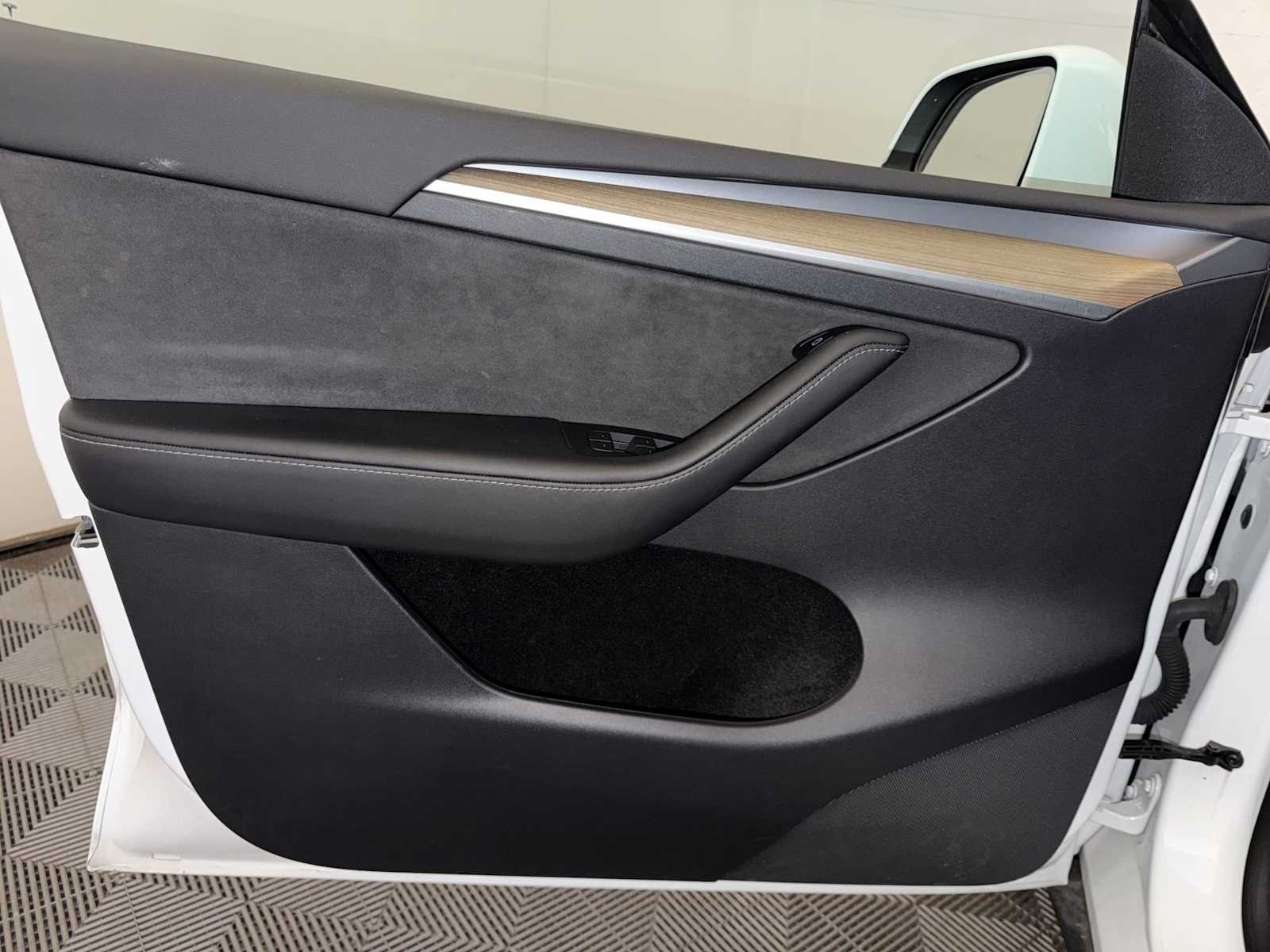 2023 Tesla Model Y Long Range - Photo 11