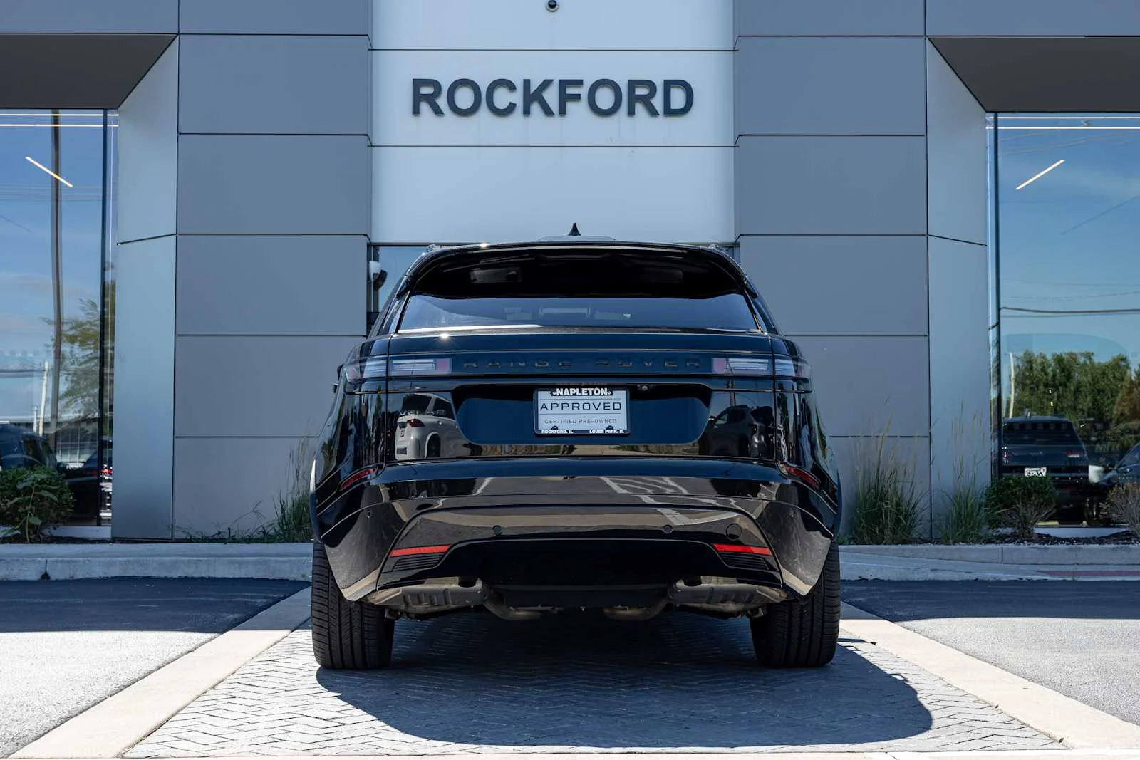 Certified Used 2024 Santorini Black Metallic Land Rover Dynamic SE image 5