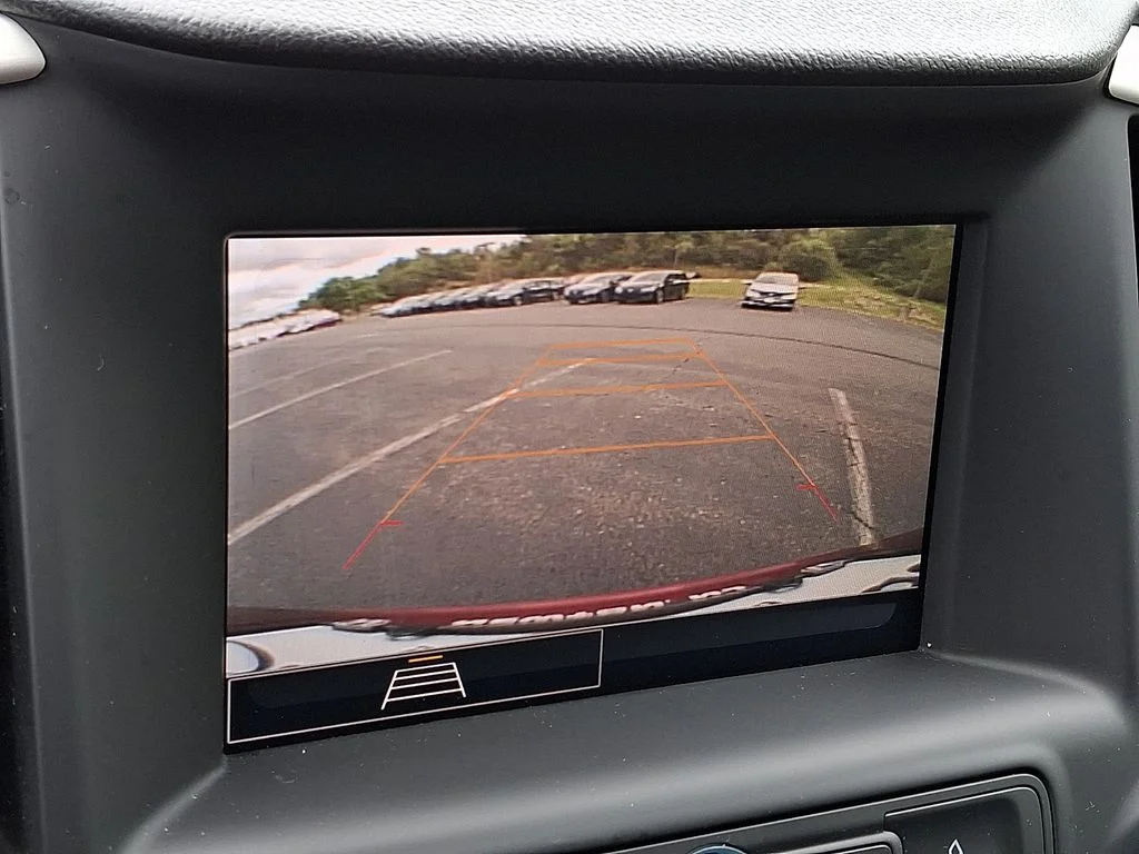 Used 2022 Cayenne Red Tintcoat GMC SLE image 17