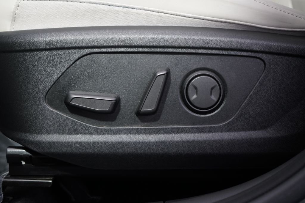 Used 2023 Gray Hyundai SEL Convenience image 14