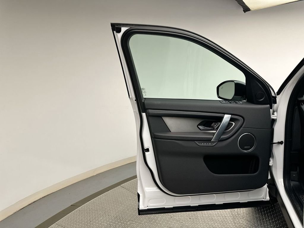 New 2026 Ostuni Pearl White Land Rover Landmark image 9