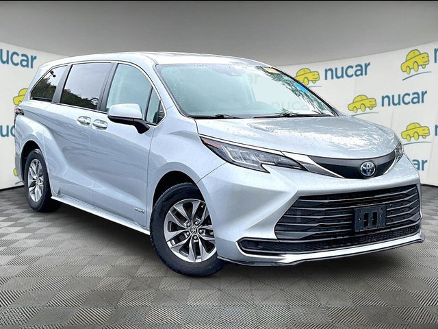 2021 Toyota Sienna 2021 Toyota Sienna LE 4D Passenger Van