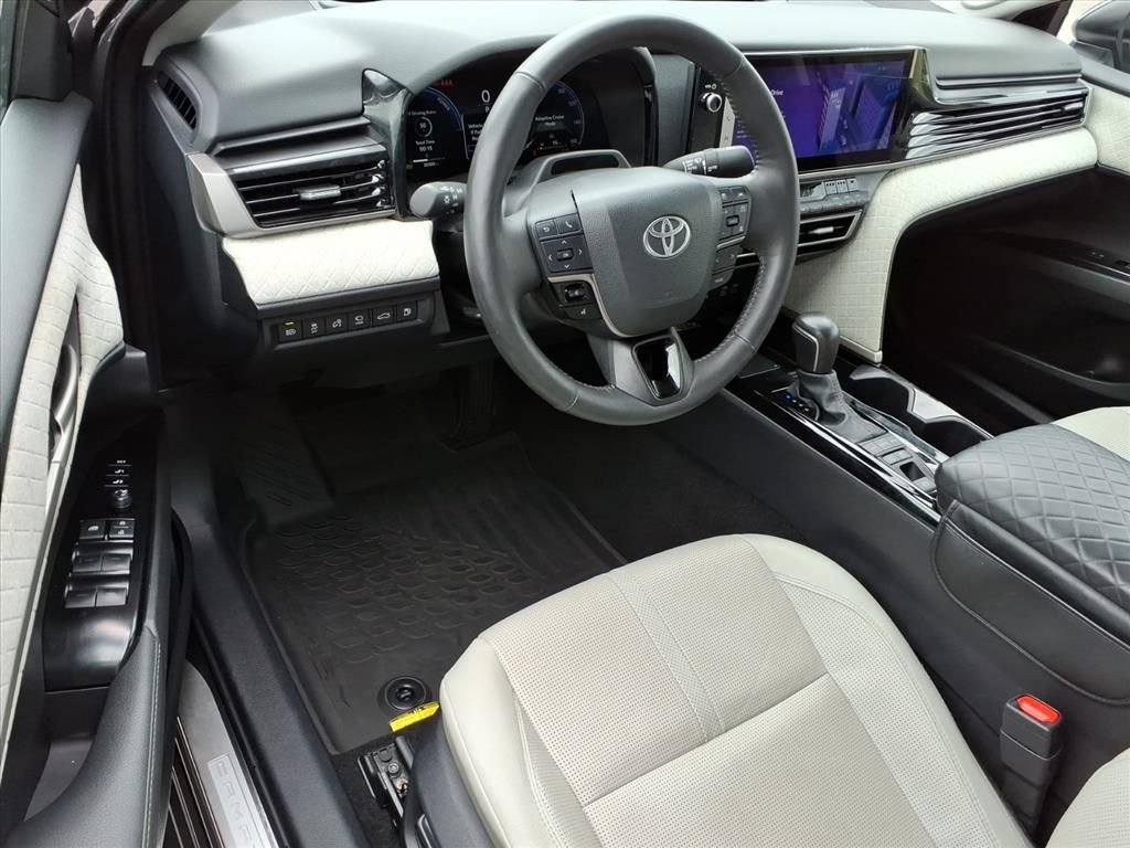 Used 2025  Toyota XLE image 14
