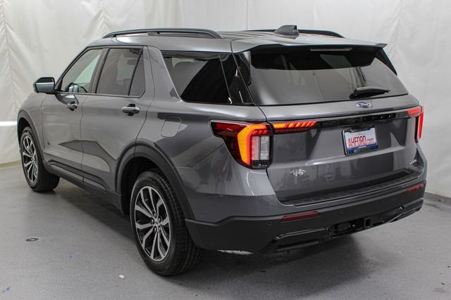 New 2026 Carbonized Gray Metallic Ford ST-Line image 7