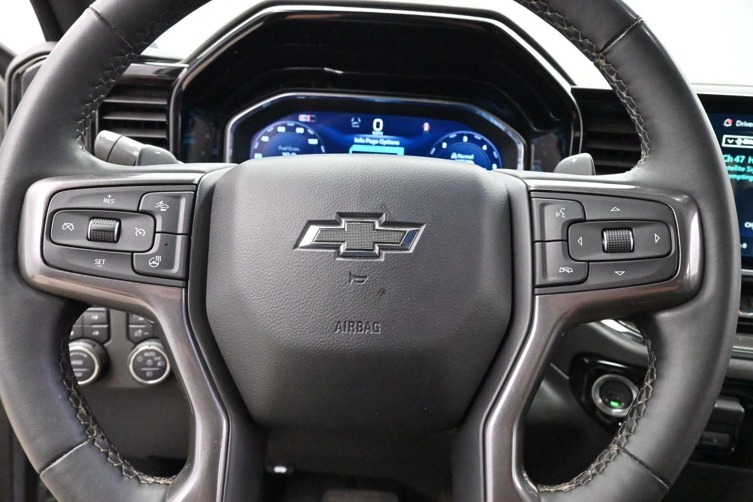 Used 2025 Slate Gray Metallic Chevrolet ZR2 image 17