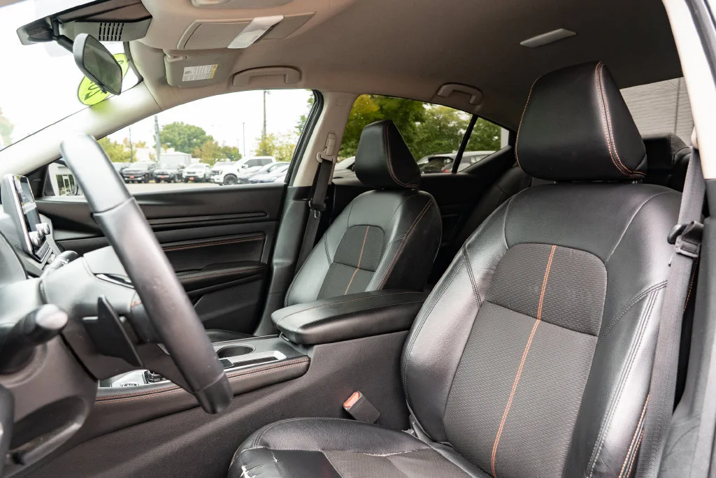 Used 2020 Black Nissan 2.5 SR image 21