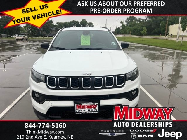 Certified Used 2024 White Jeep Latitude Lux image 5