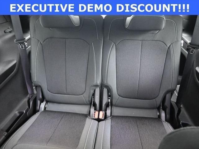 New 2026 Bright White Clear-Coat Exterior Paint Jeep Laredo X image 12