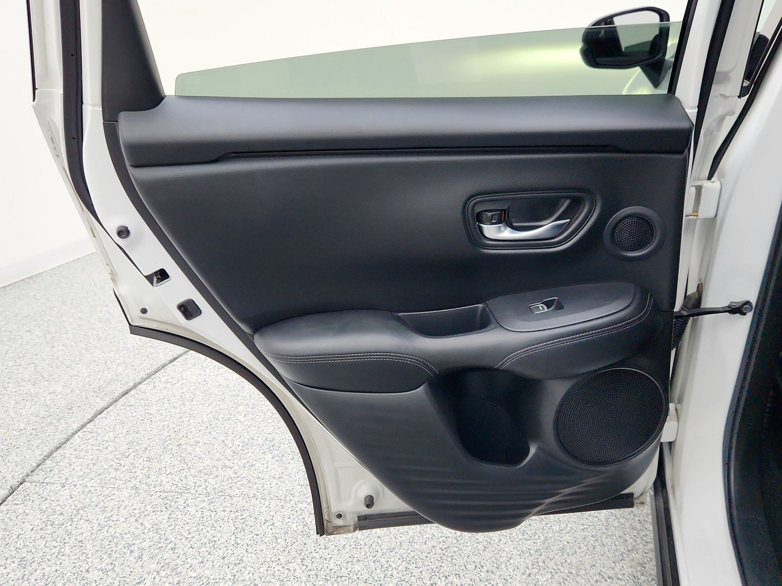 Used 2023 PLATINUM WHITE Honda EX-L image 28