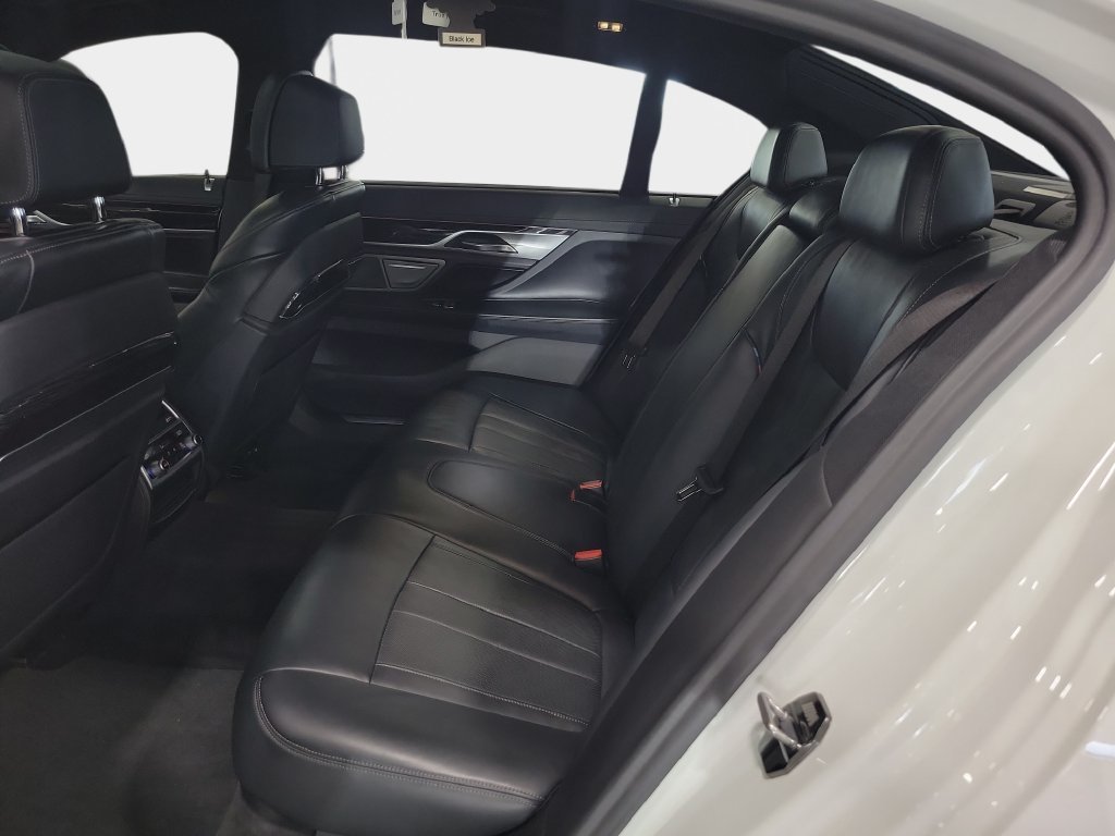 Used 2020 Alpine White BMW 740i image 25