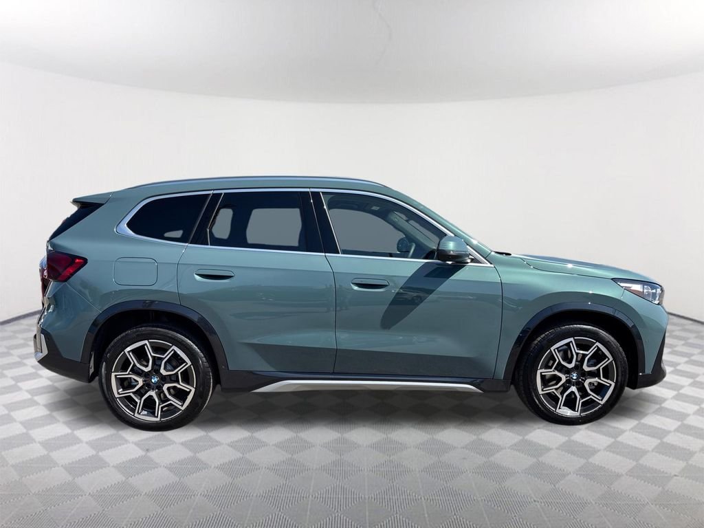 New 2027 Cape York Green Metallic BMW xDrive28i image 3